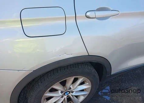 2015 BMW X3 xDrive28I z USA, uszkodzony, nr VIN 5UXWX9C55F0D47853